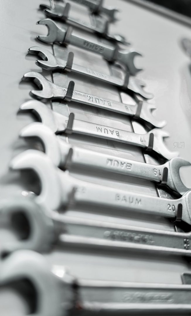 I offer trainings focussing on innovation, digitalization, organizational transformation, Agile Coaching, Agile Project Management, AI Application for SME and Corporates