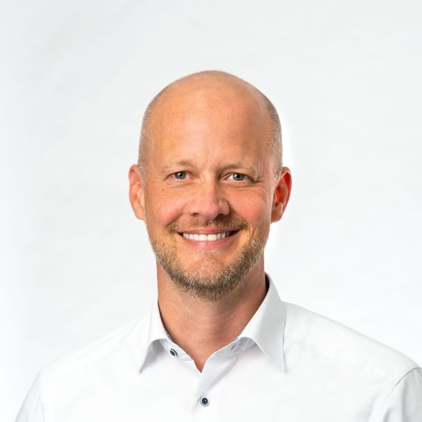 Dr. Martin Vetter Dr. Martin Vetter - your Trainer, Coach and Consultant for Innovation, Digitalization, AI Transformation, Agility