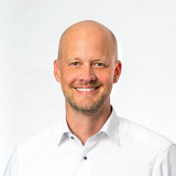 Dr. Martin Vetter Dr. Martin Vetter - your Trainer, Coach and Consultant for Innovation, Digitalization, AI Transformation, Agility